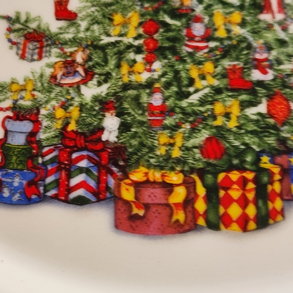 Christmas Traditions Tree Plate with Holly Border - Picture 7 of 10